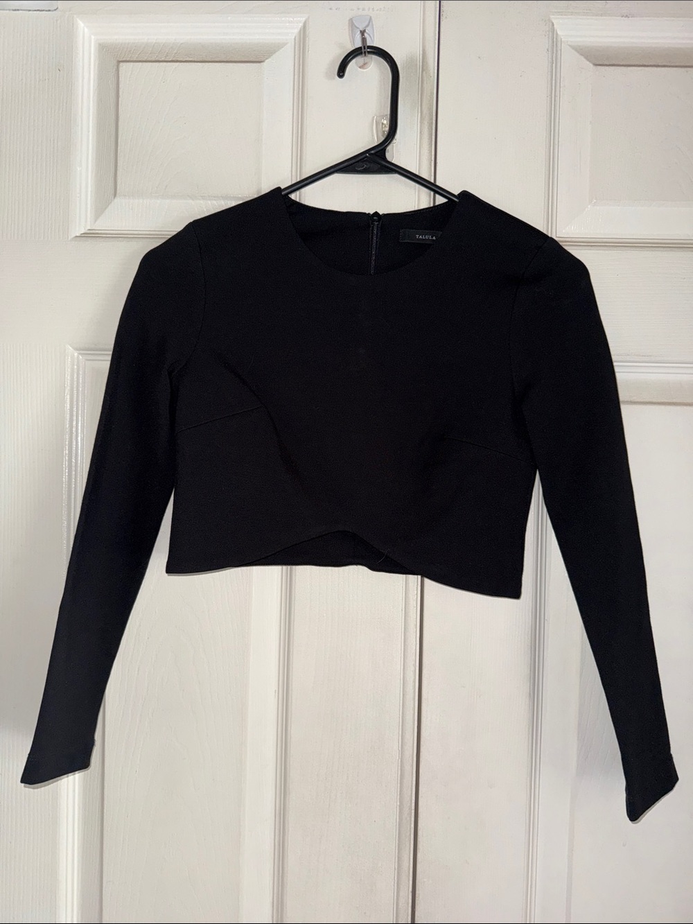 NWT Aritzia Talula Black Darling Cropped T-Shirt